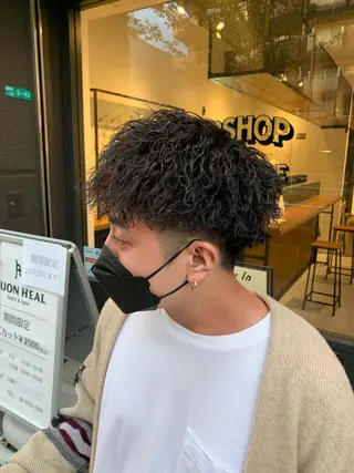 ミディアム パーマ メンズ 岡田 昇輝のヘアスタイル