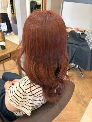 セミロング カラー おとは 透明感ツヤカラー🧸のヘアスタイル