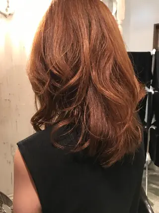 セミロング くるくるパーマ aikoのヘアスタイル