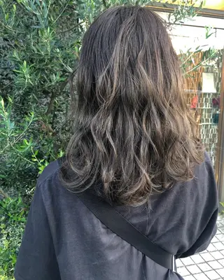 ロング カラー 東 みのりのヘアスタイル
