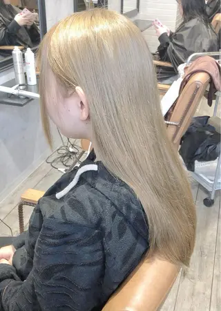 セミロング 艶髪/ハイトーン Sherryのヘアスタイル