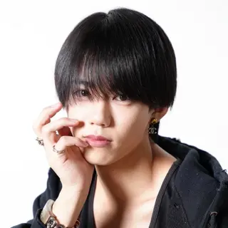 ミディアム カラー パーマ メンズ 🔥メンズ極🔥韓国 シャドウ/波巻き柿崎のヘアスタイル
