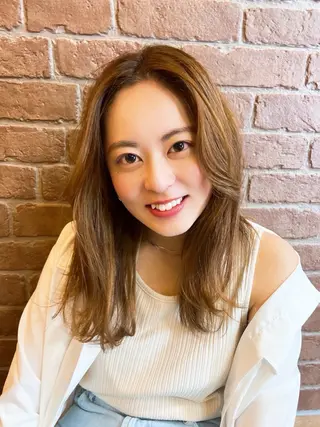 ミディアム カラー sena 𝜗𝜚のヘアスタイル