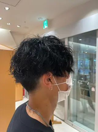 パーマ メンズ ARMONY秋山輝也 コテ巻き風パーマ特化のヘアスタイル