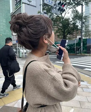セミロング カラー ヘアアレンジ 🫧ハイトーン✨格安 より質💐マンツーマのヘアスタイル