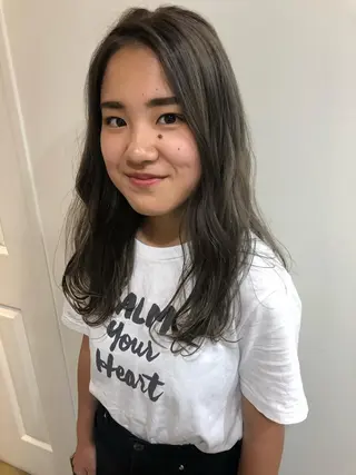 ロング カラー MIOベージュカラー 柔らかいカラーのヘアスタイル