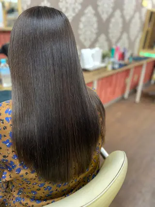 カラー masa ディレクターのヘアスタイル