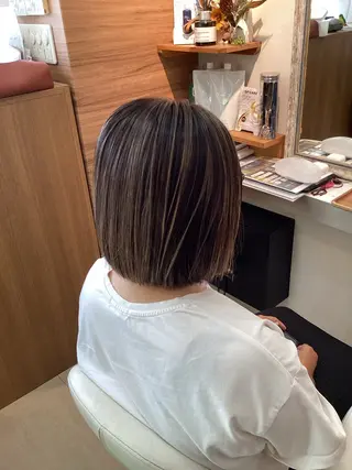 ショート カラー hair bonitaのヘアスタイル