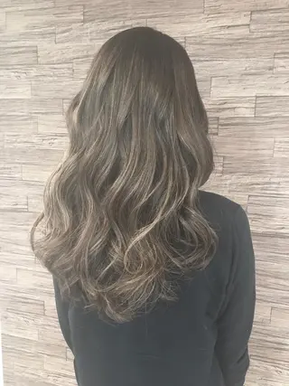 ロング カラー ヘアアレンジ miki 🦎のヘアスタイル