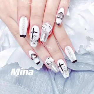 ネイル 🦋 Queenieのネイルデザイン