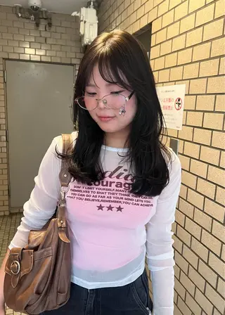 セミロング 室屋 鈴音のヘアスタイル