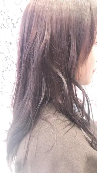 ロング カラー 絹川 琴美のヘアスタイル