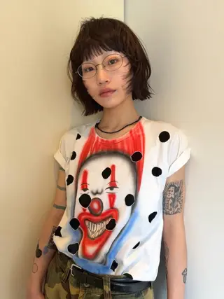 ショート カラー MIU/ルーツカラー 顔まわりレイヤーのヘアスタイル