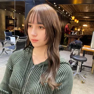 セミロング カラー 透明感カラー🌿 グレージュ🐺陽介のヘアスタイル