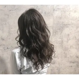 ロング カラー 佐藤 結花のヘアスタイル