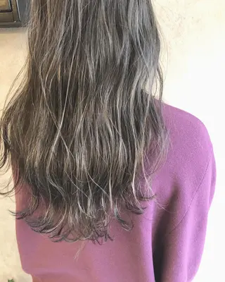 ロング カラー 顔周りレイヤーカット ブリーチminamiのヘアスタイル
