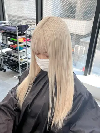 セミロング カラー イツク ⚡️ ルーツ/ハイトーンのヘアスタイル