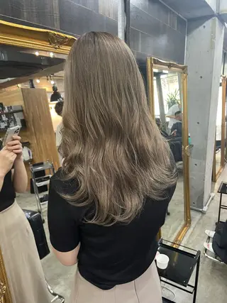 ミディアム カラー レイヤーカット 西村あきやのヘアスタイル