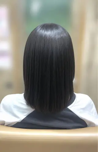 ミディアム 髪質改善／巻けるスト レート AYAKAのヘアスタイル