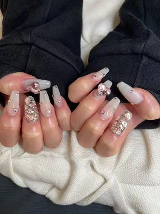 ネイル nail.salon .Reversalのネイルデザイン