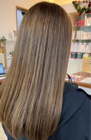 ロング カラー 黒崎 美乃里のヘアスタイル
