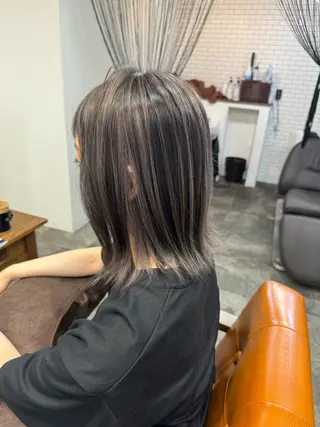ミディアム カラー AKI 🐉のヘアスタイル