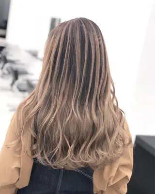 ロング カラー ブリーチ 透明感HIDEのヘアスタイル