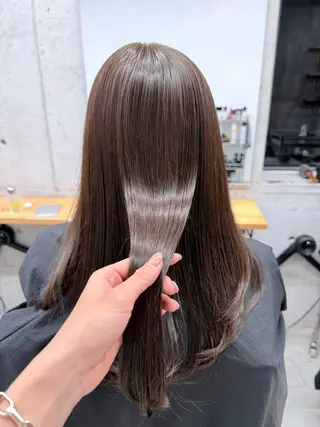 ロング 葉 /レイヤーカットのヘアスタイル