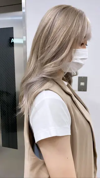 セミロング カラー ヘアアレンジ ブリーチダブルカラー 元町三宮/三ノ宮のヘアスタイル