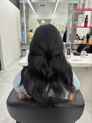ロング カラー 抜け感レイヤー︴ ニュアンスカラーのヘアスタイル