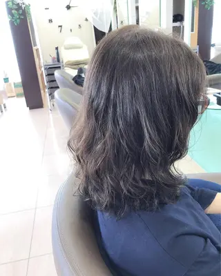 ミディアム 松田 みのりのヘアスタイル