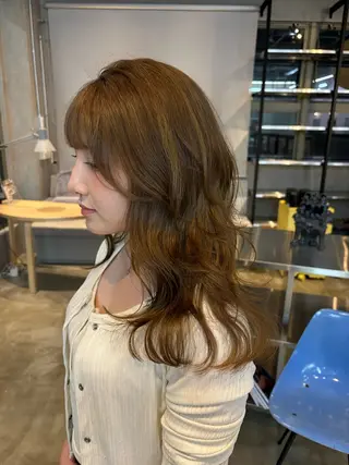 ロング トクザト アイニのヘアスタイル