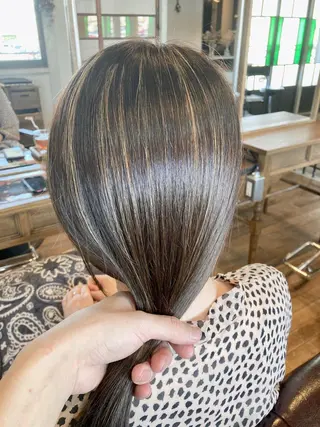 セミロング タカツド ユウキのヘアスタイル