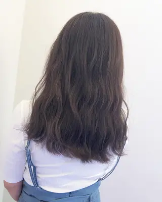 セミロング カラー 白井 つづりのヘアスタイル