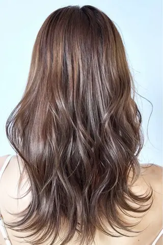 ミディアム カラー suzuno／ Ributeのヘアスタイル