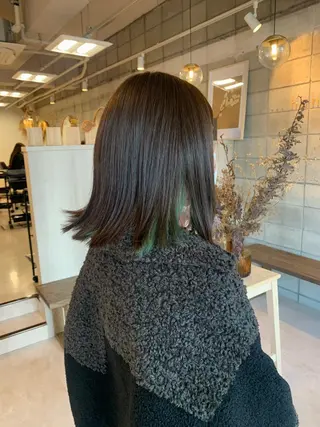 ミディアム カラー 眞名子 瑞紀のヘアスタイル