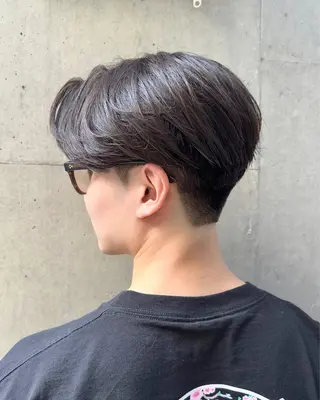 ショート メンズ ハイトーンニュアンス 毛流れシャドウパーマのヘアスタイル