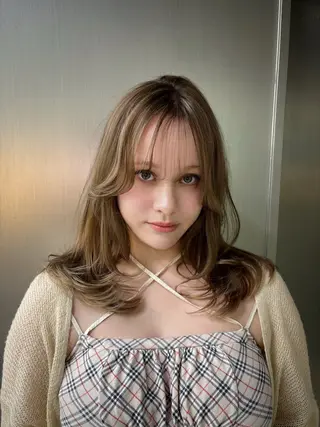 ミディアム カラー SARA 艶髪/髪質改善のヘアスタイル