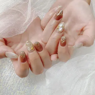ミディアム ネイル Blowe ニュアンスのネイルデザイン