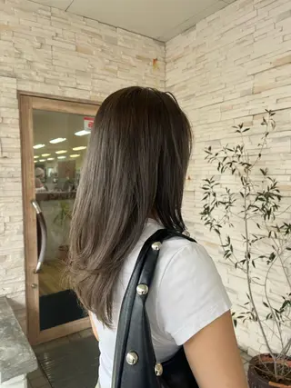セミロング カラー 喜屋武 美月のヘアスタイル