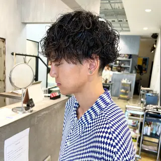 パーマ メンズ メンズパーマ/フェ ザーパーマ/古川晴輝のヘアスタイル
