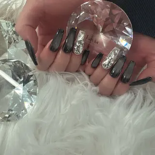 ネイル lavia🖤 ayumiのネイルデザイン