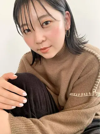 ミディアム カラー 榑松 恵里のヘアスタイル