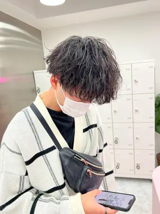 ショート カラー パーマ メンズ メンズパーマ特化 TAIGAのヘアスタイル
