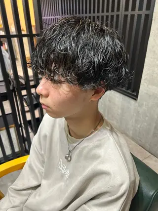 ショート パーマ メンズ 勝毛 広貴のヘアスタイル