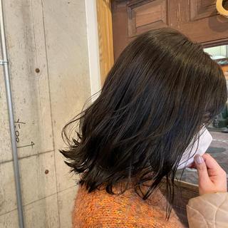 ミディアム 阿部 智子のヘアスタイル