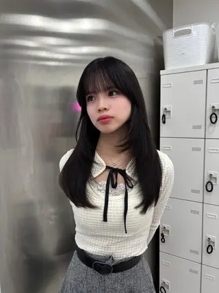 セミロング カラー 抜け感レイヤー︴ ニュアンスカラーのヘアスタイル
