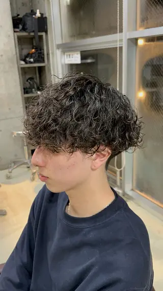 パーマ メンズ fifth原宿 宮部蓮のヘアスタイル