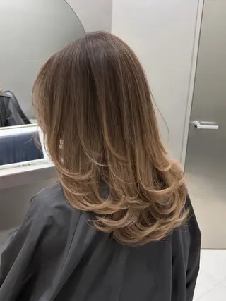 ロング 🫧バレイヤージュ/ ハイライト/ミズキのヘアスタイル
