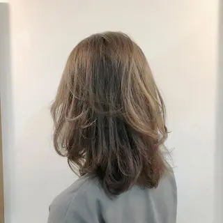 ミディアム カラー 塩崎 春香のヘアスタイル